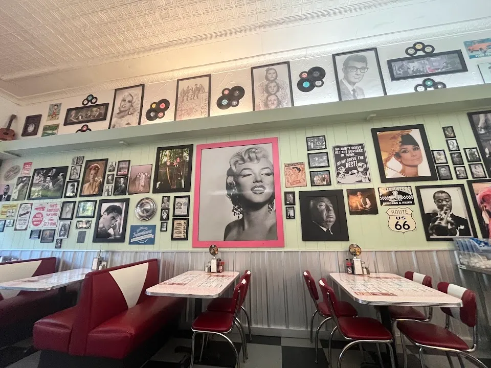 Boomarang Diner