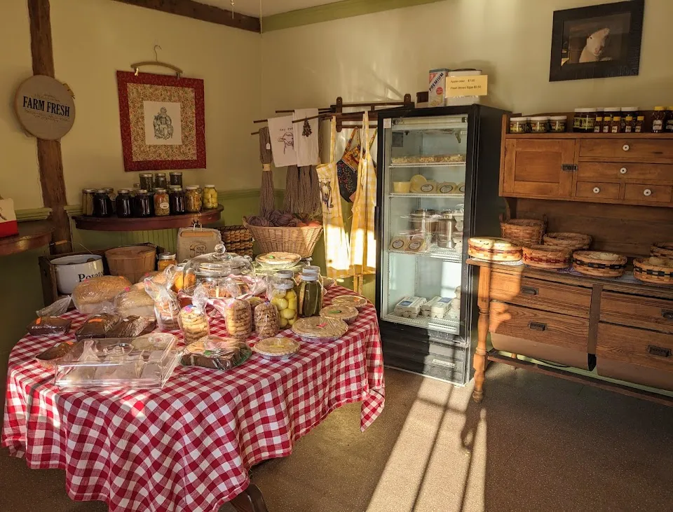 Hoof N Paws Farmstand