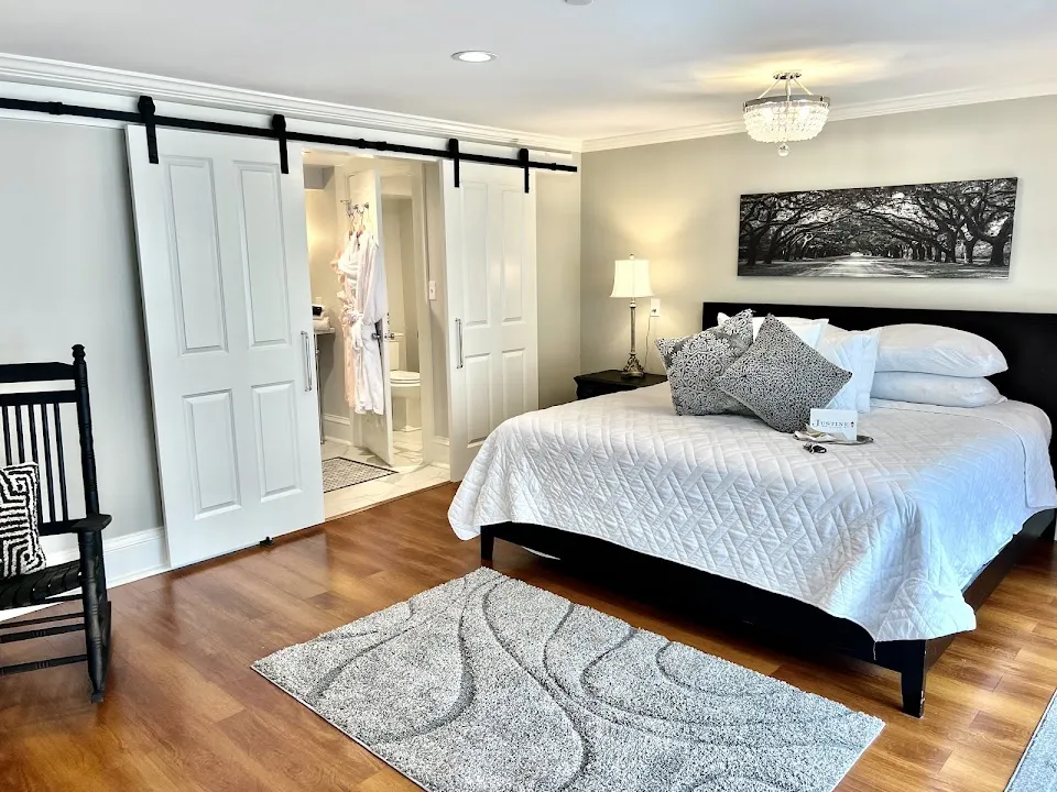 Justine Inn Savannah