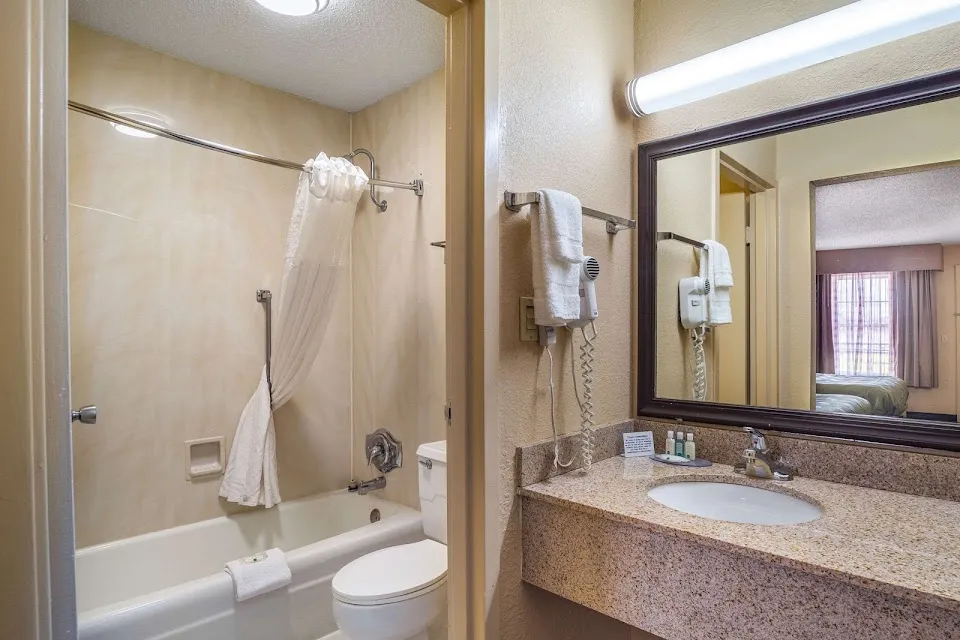 Quality Inn & Suites Santee I-95