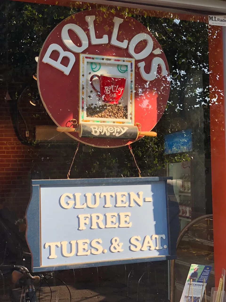 Bollo's Cafe & Bakery