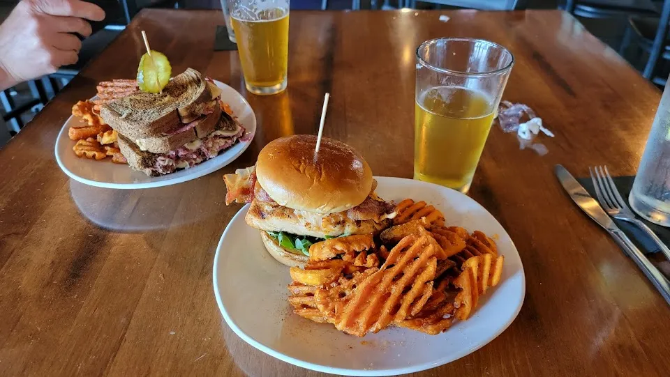 B & B Tavern Free Home