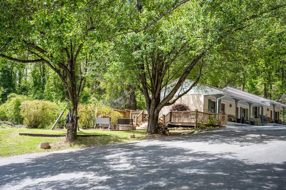 Mountain Aire Cottages, Inn, & Glamping