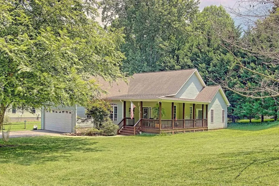 Chelsea Cohee - REALTOR - Keller Williams Lanier Partners