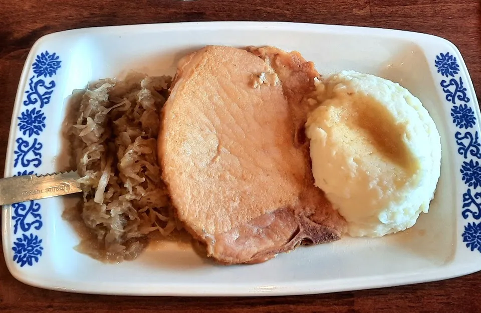Gus's Restaurant & Tavern