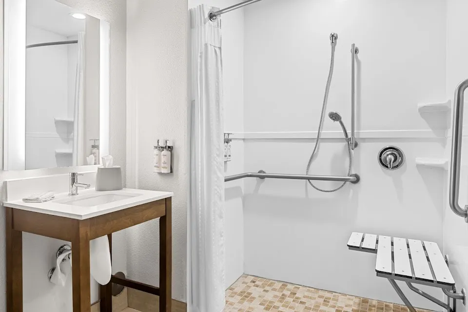 Holiday Inn Express & Suites Savannah - Midtown by IHG