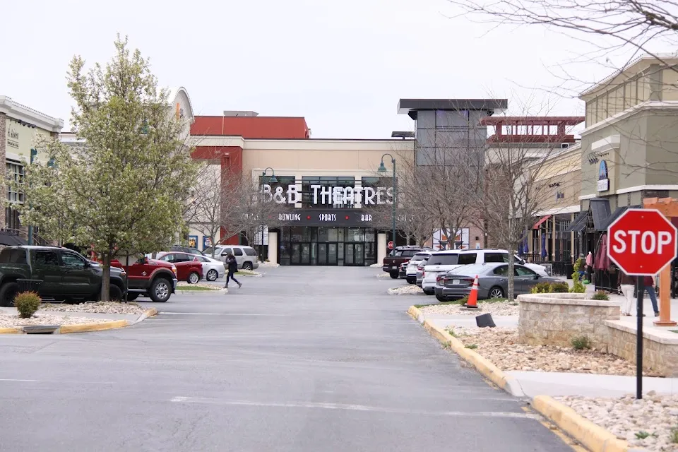 B&B Theatres Blacksburg 11 with B-Roll Bowling