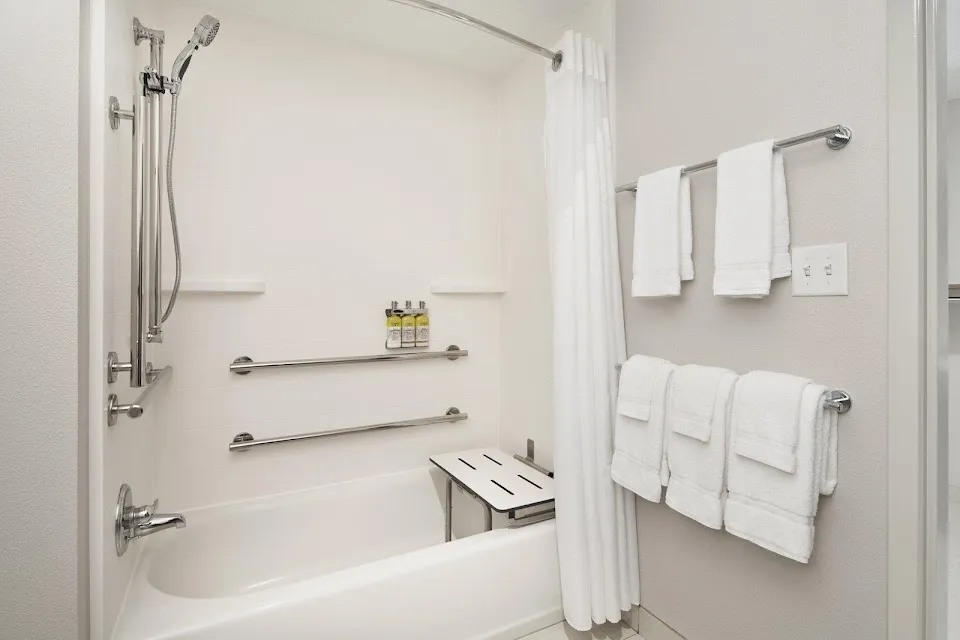 Holiday Inn Express Building 6007