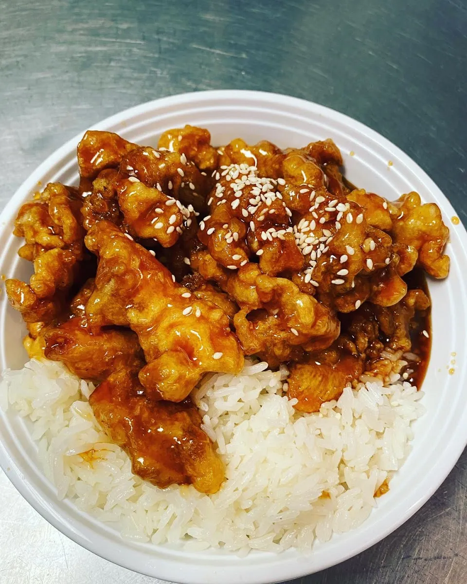 Main Moon Chinese Kitchen