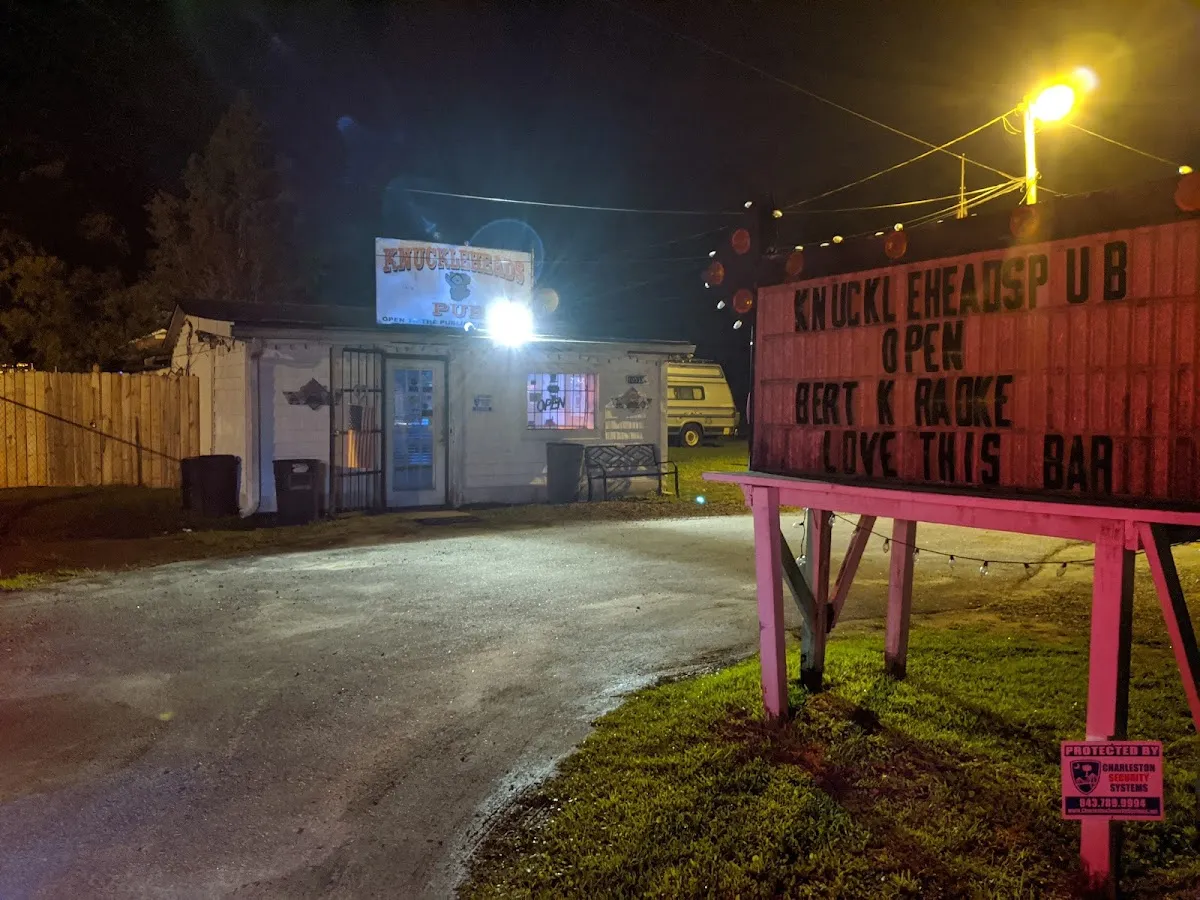 Knuckleheads Pub