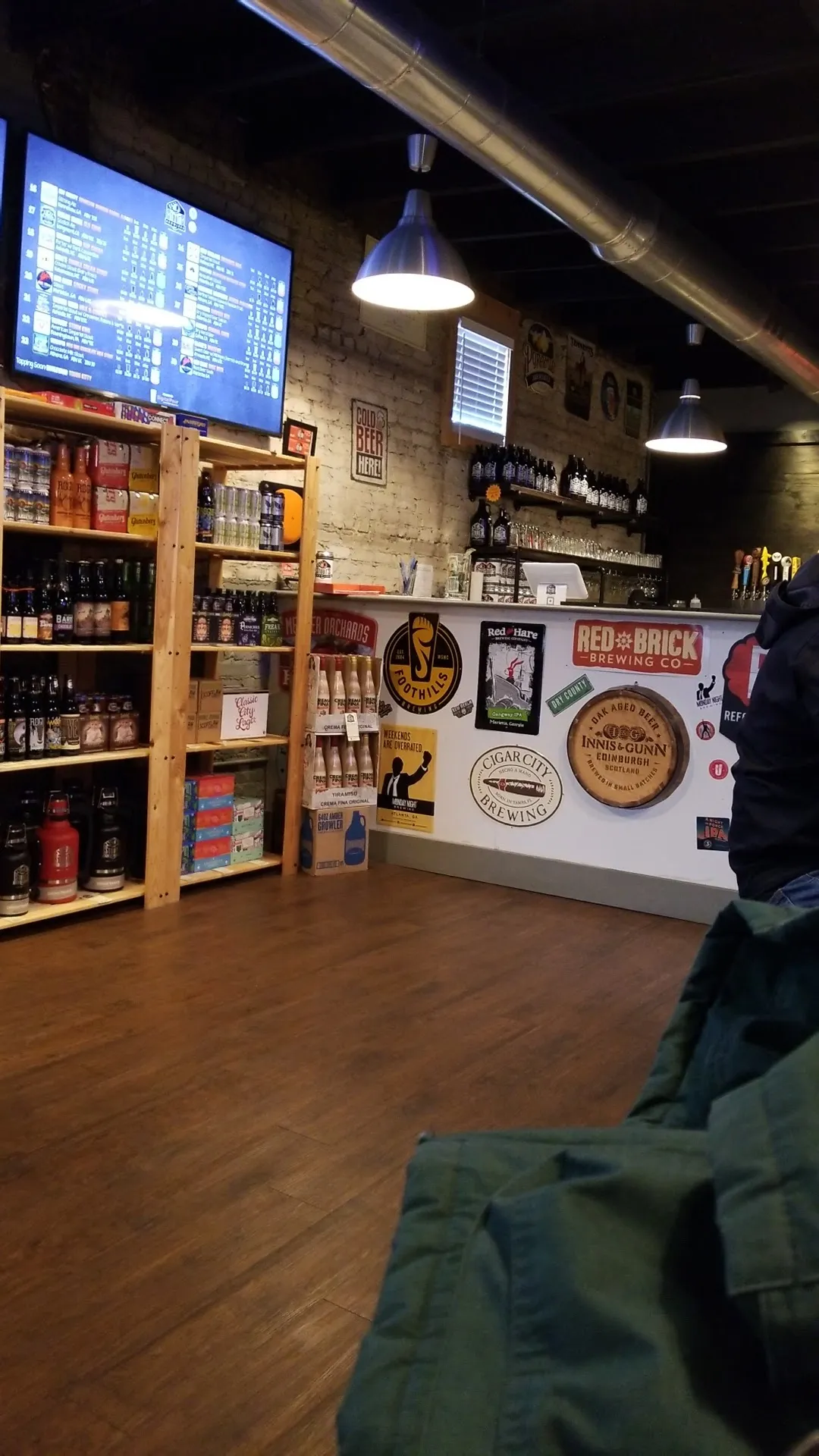 Stout's Growlers Taproom & Wine Bar