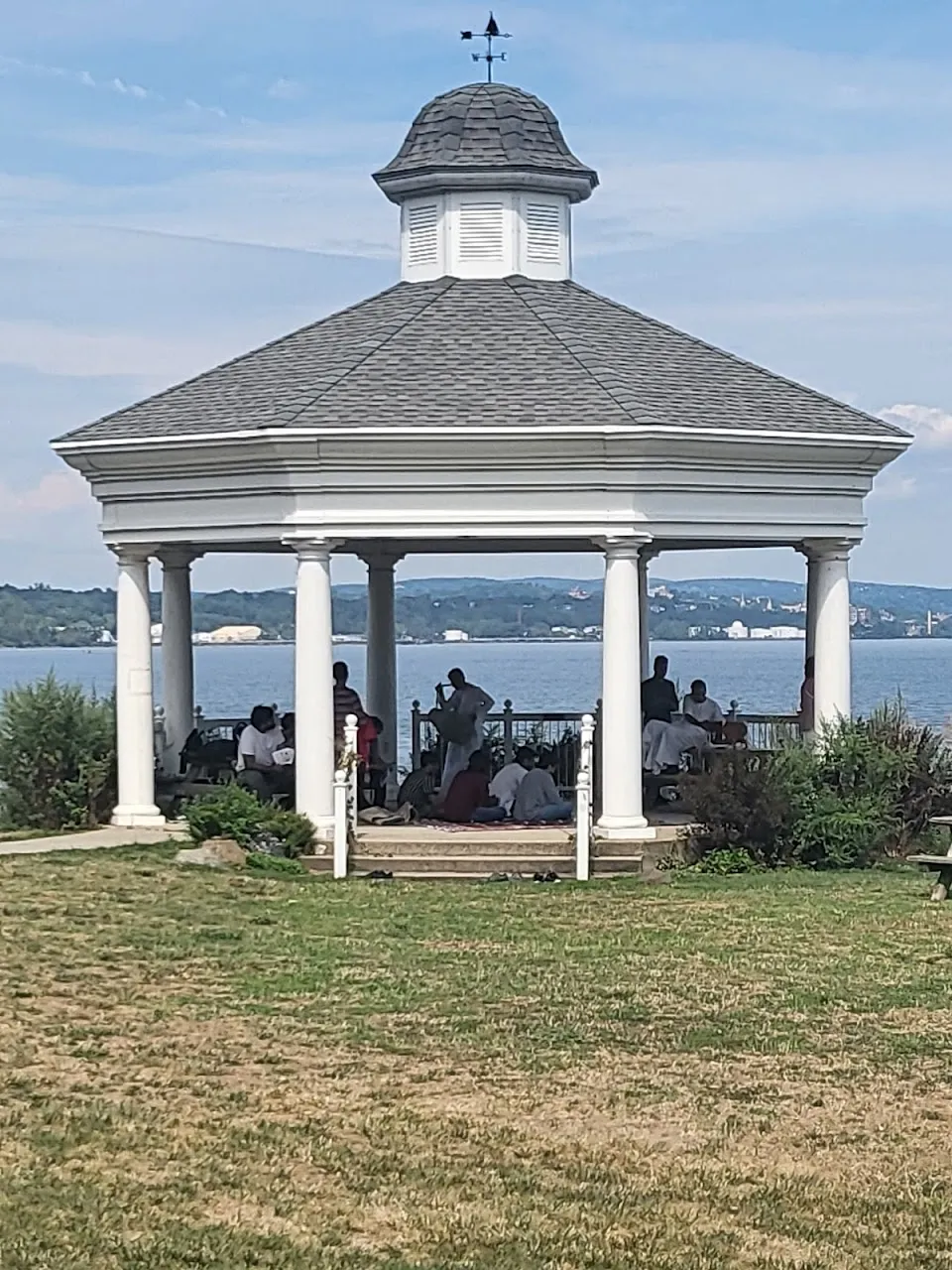 Donahue Memorial Park (PERMIT PARKING ONLY)