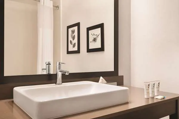 Country Inn & Suites by Radisson, Savannah Midtown, GA