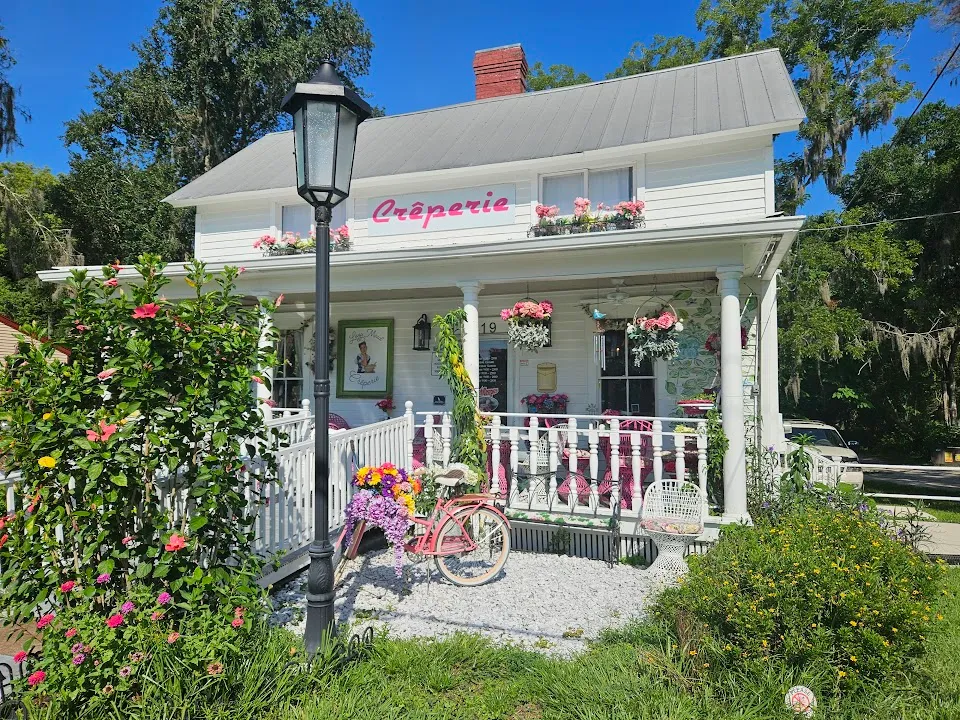 The Lazy Maid Crêperie