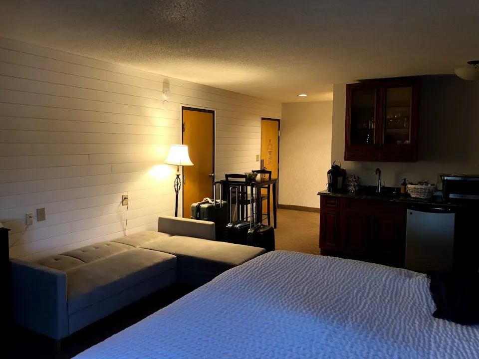 Harvest Inn Hotel