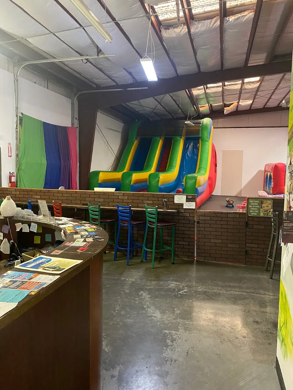 Mellow & Play Cafe