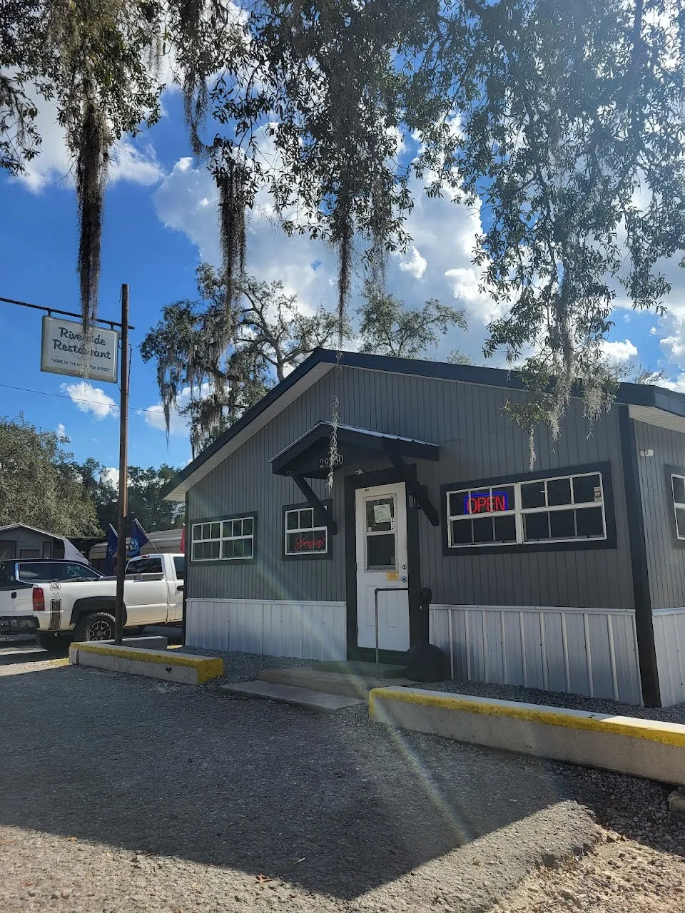Bree’s Riverside Restaurant