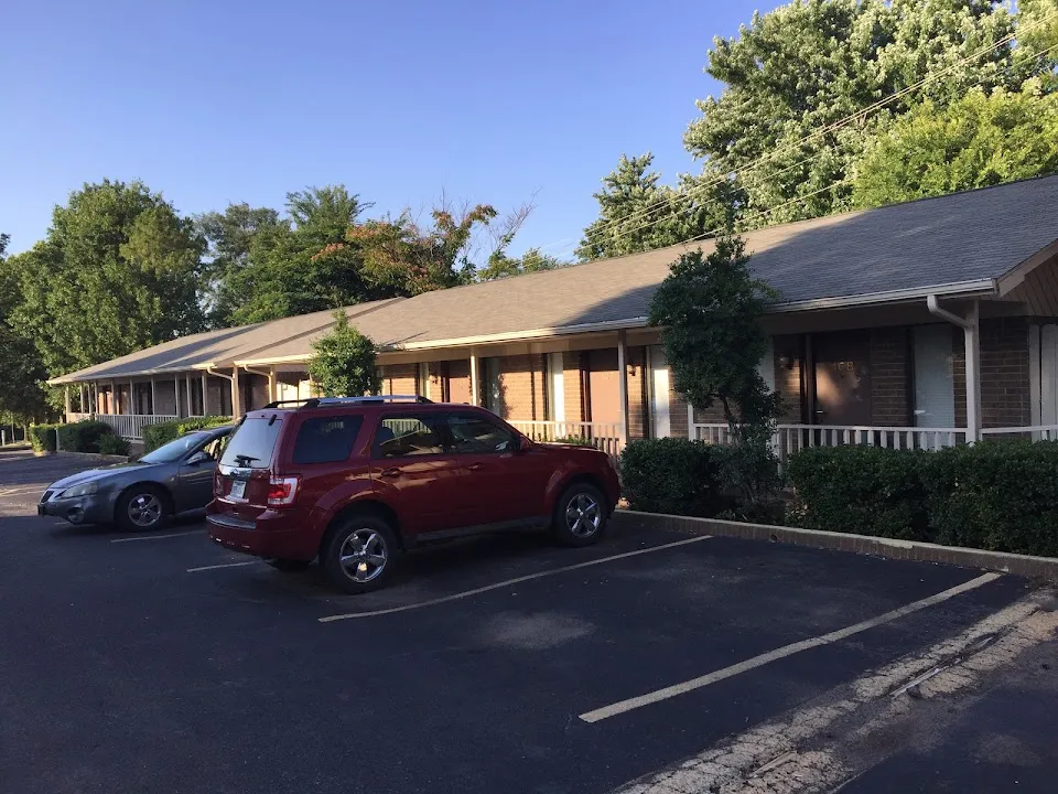 Oak Hill Inn and Suites