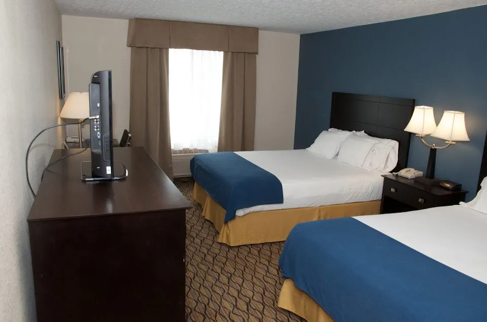 Holiday Inn Express & Suites Cadillac by IHG