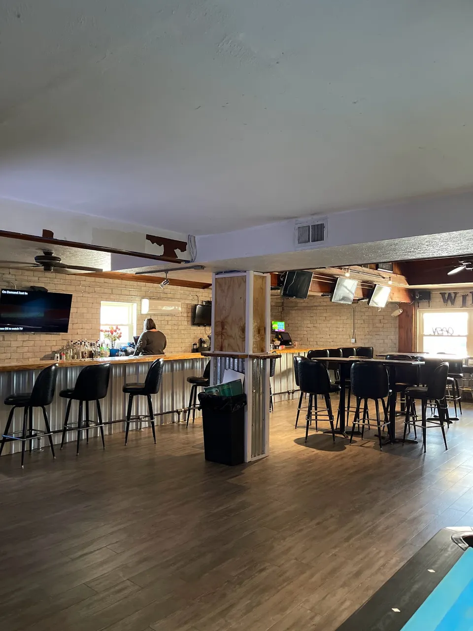 Deb's Bar