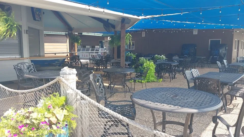 Boat Bar and Grill at Burnt Cabin