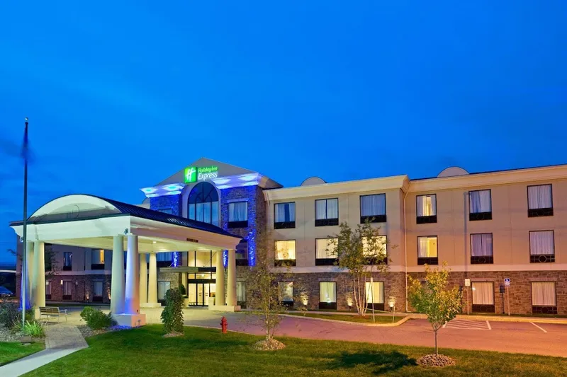 Holiday Inn Express & Suites Chester-Monroe-Goshen by IHG