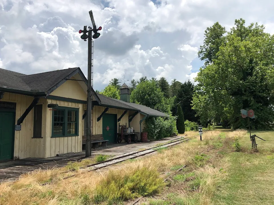 Rabun Gap-Nacoochee School
