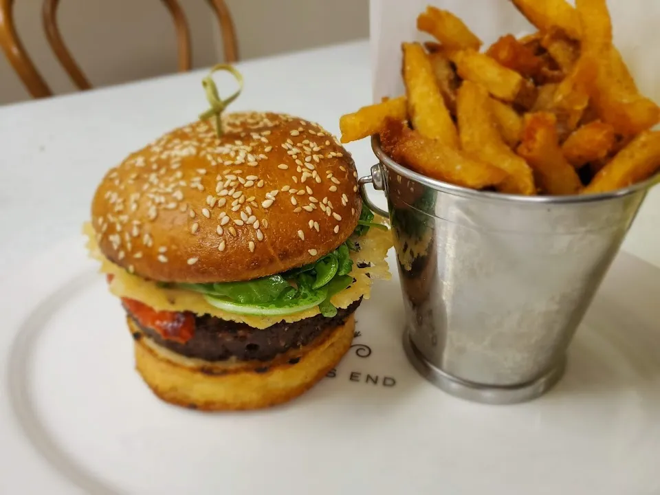 Frogs End Tavern & Cortile