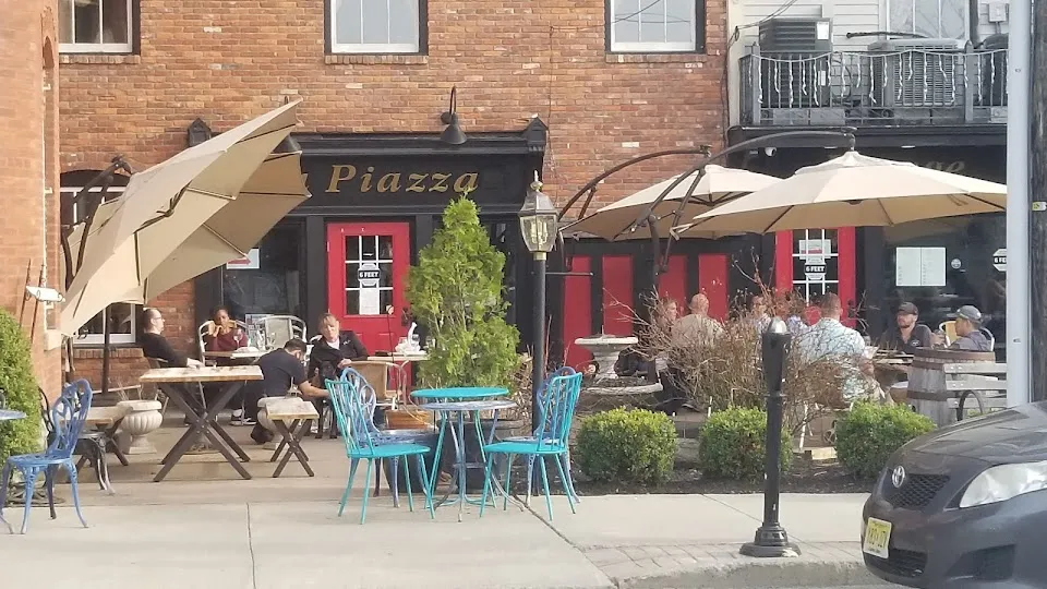 La Piazza Wine & Martini Bar and Lounge