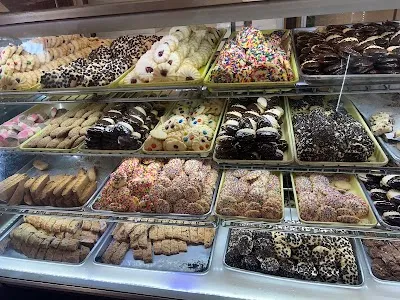 CARMINES BAKERY & DELI