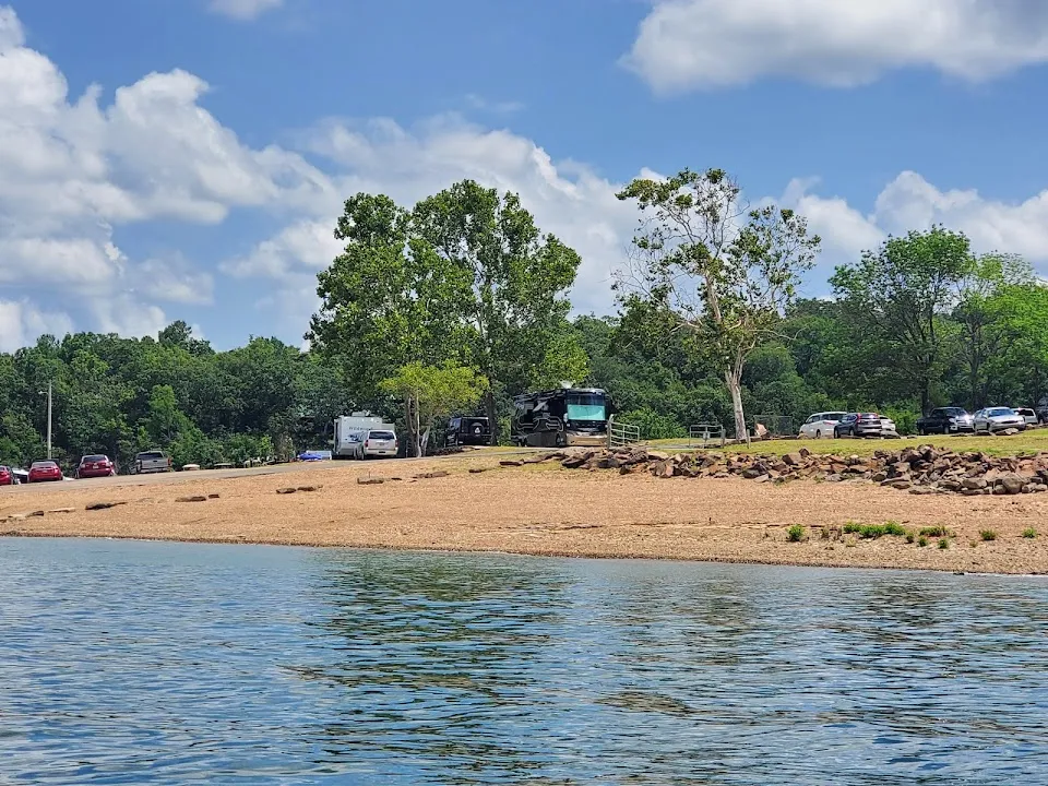 Sixshooter Marina & Cabins