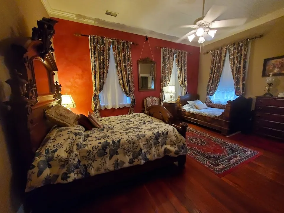 Flowertown Bed & Breakfast 3 Star Hotel