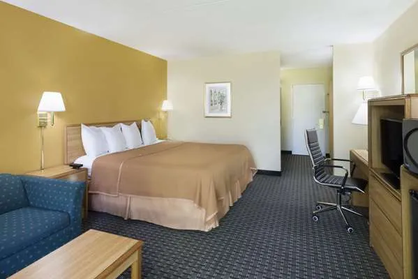Howard Johnson by Wyndham Newburgh/West Point