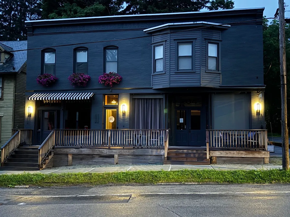 204 Main Bar & Bistro