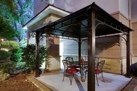 Holiday Inn Express & Suites Charleston - Northwoods by IHG