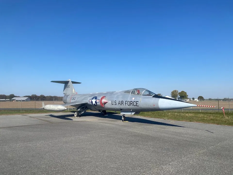 Easton Airport (ESN)