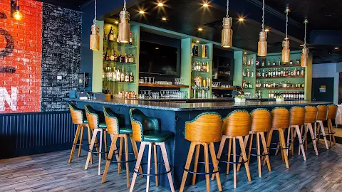 OAK 36 Bar + Kitchen