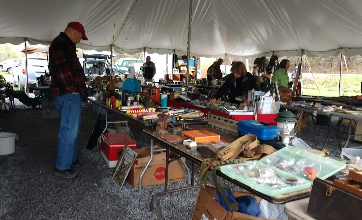 Creekside Flea Market (Seasonal: Open April Thru October)