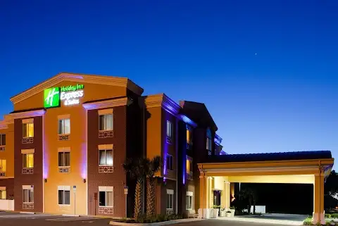 Holiday Inn Express & Suites Brooksville-I-75, an IHG Hotel