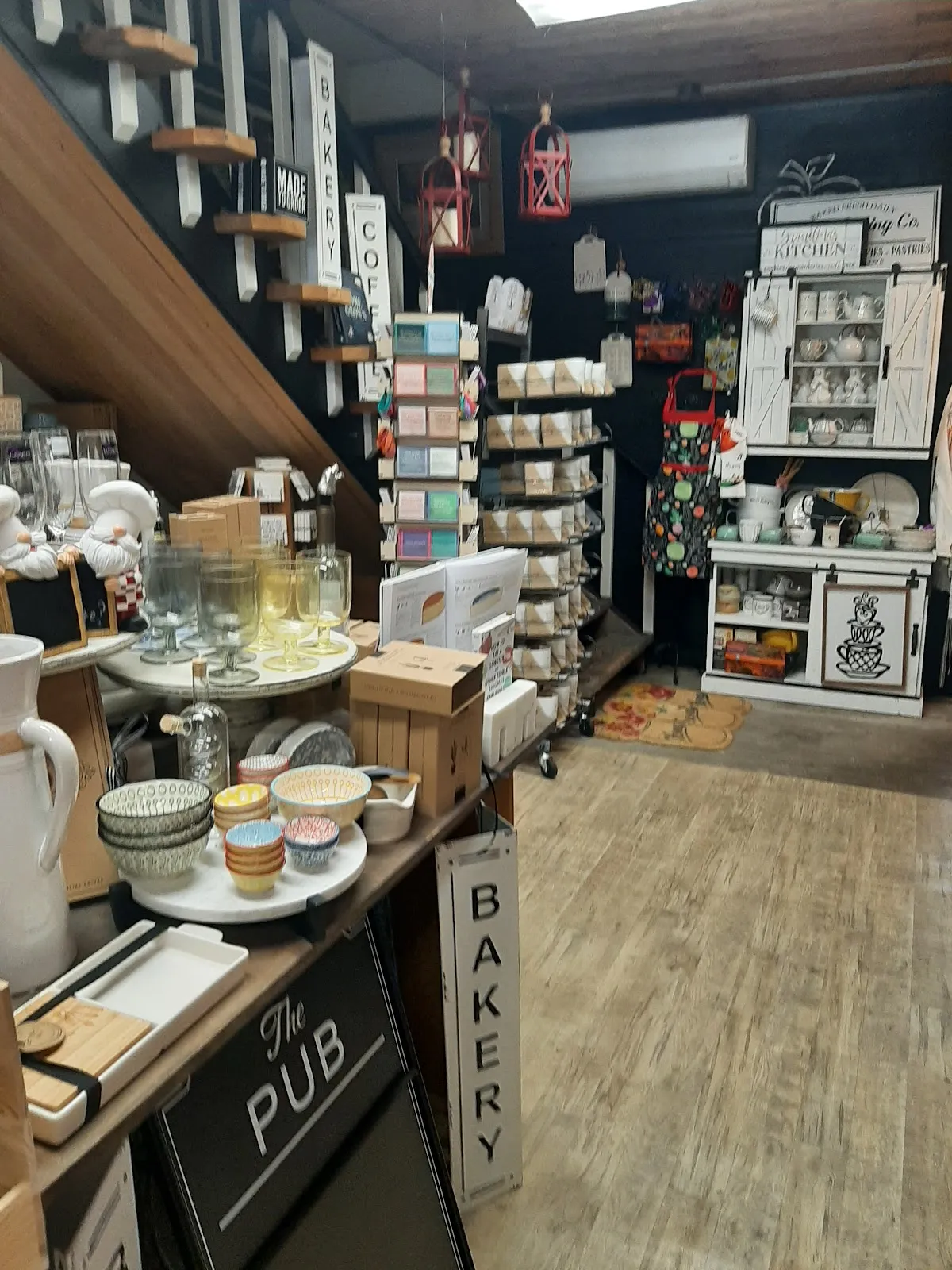 Apple Barrel Store + Cafe