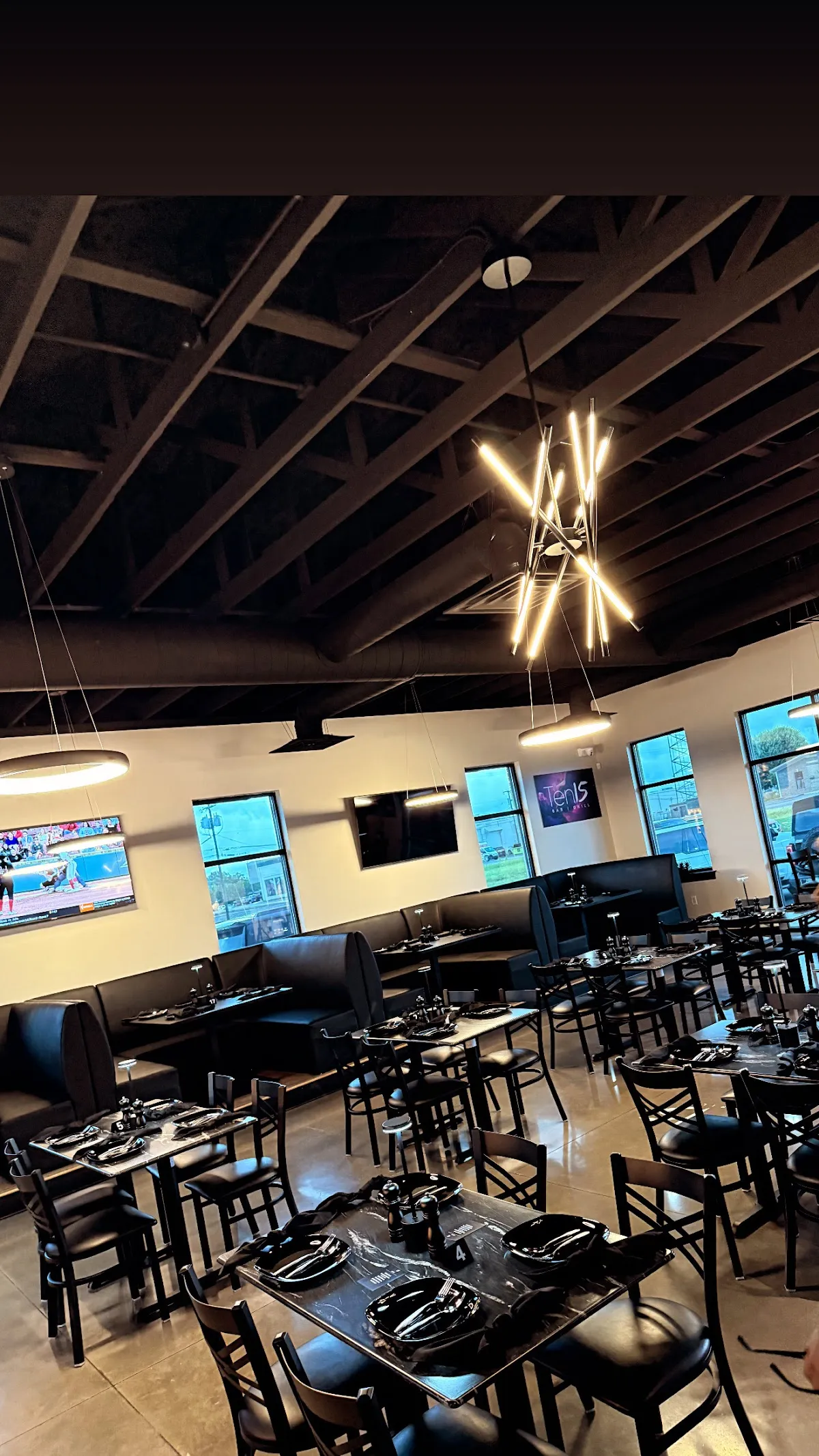 Ten15 Bar & Grill