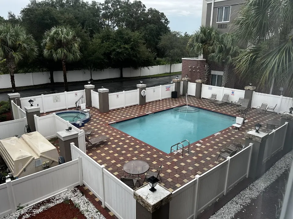 Holiday Inn Express & Suites Brooksville-I-75, an IHG Hotel