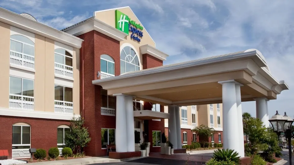 Holiday Inn Express & Suites Sumter by IHG