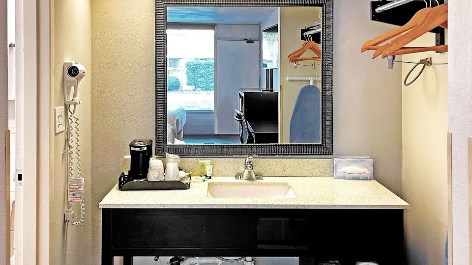 Clarion Inn & Suites Florence - Darlington
