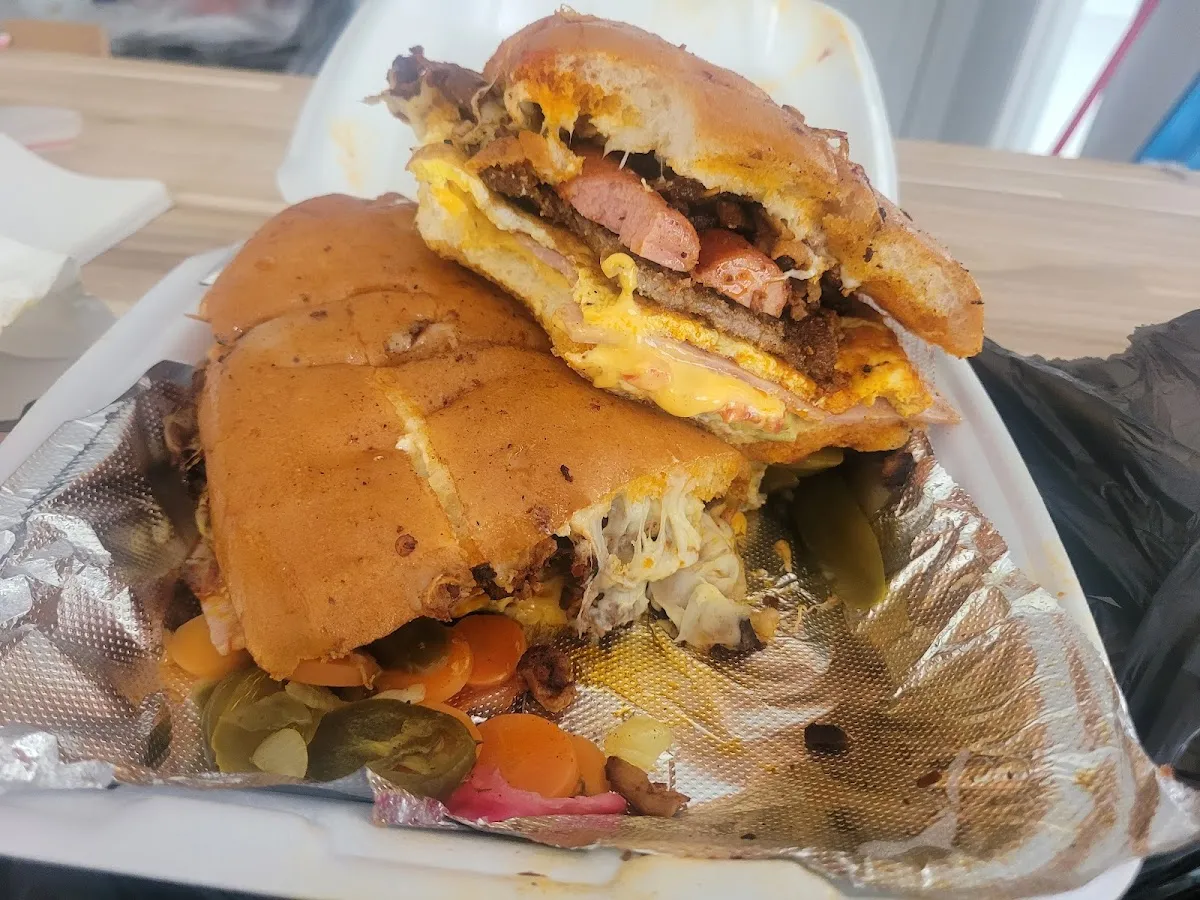 TAQUERÍA LOS COMPAS