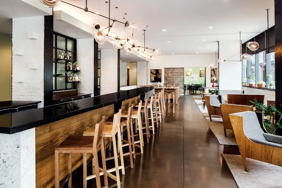 22 Square Restaurant & Bar