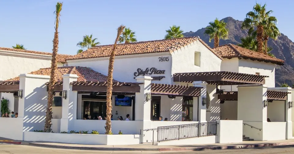 Stuft Pizza Bar & Grill