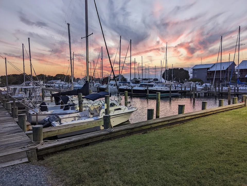 Knapp’s Narrows Marina & Inn