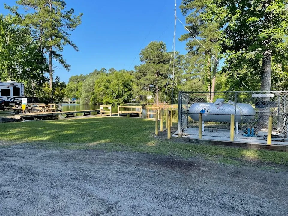 Unhitched Lake Moultrie RV Park & Marina, Cross South Carolina