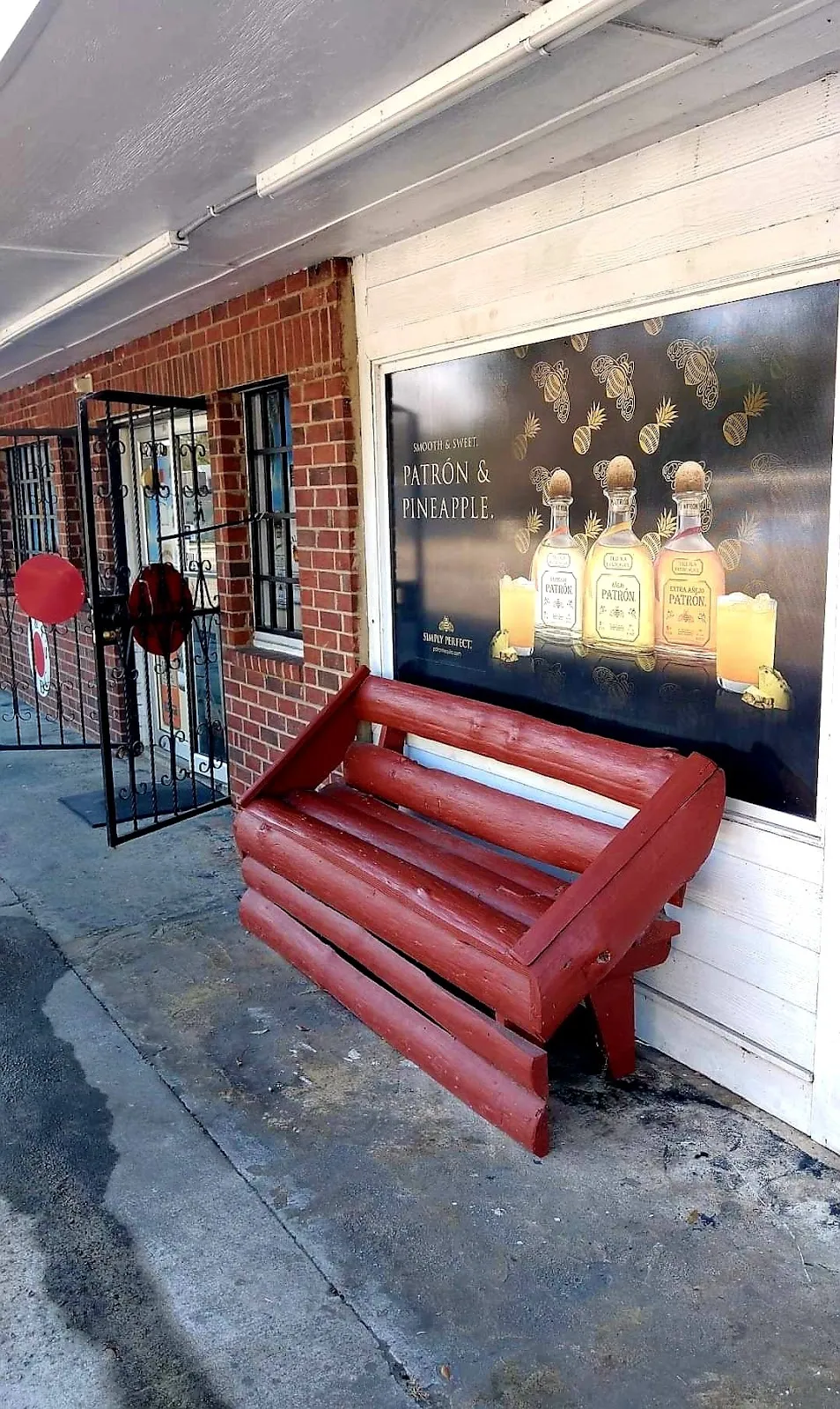 L & T's Liquor